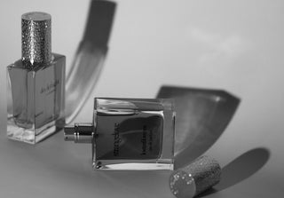 Rendirse al oud: el alma de strangelove - Parfumerie d'Aquitaine